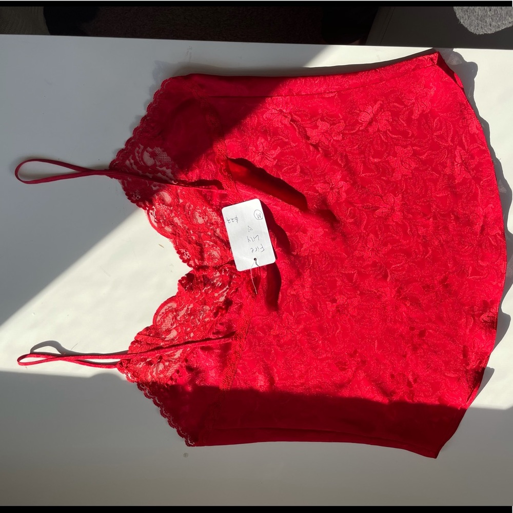 Red lace cropped shirt, size small fits big, in great condition never worn